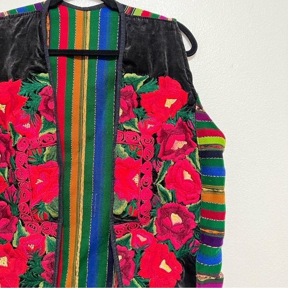 Colorful Embroidered Women's Vest - Picture 2 of 3